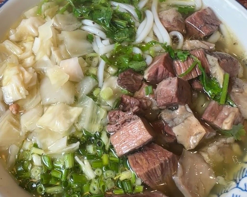 Guizhou food: Huaxi beef noddles