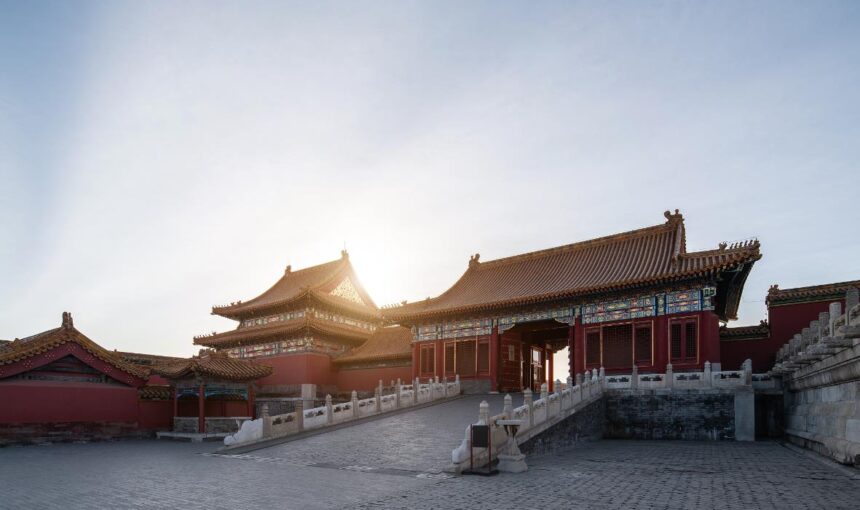 The first time for foreigners to visit the Forbidden City