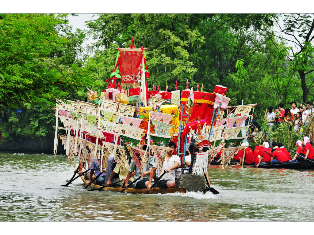 Dragon boat races in Xixi Wetland Park