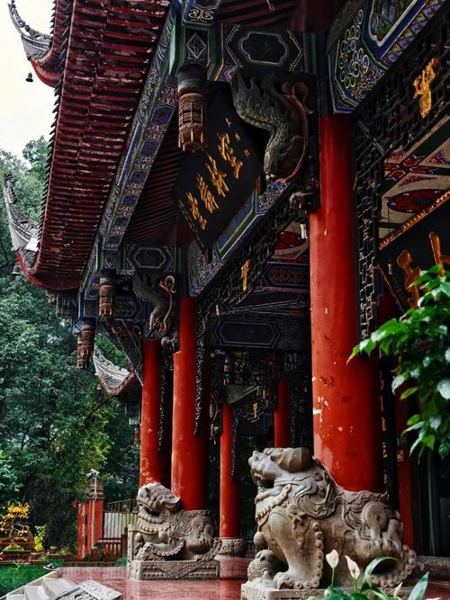 What to See at Wenshu Monastery
