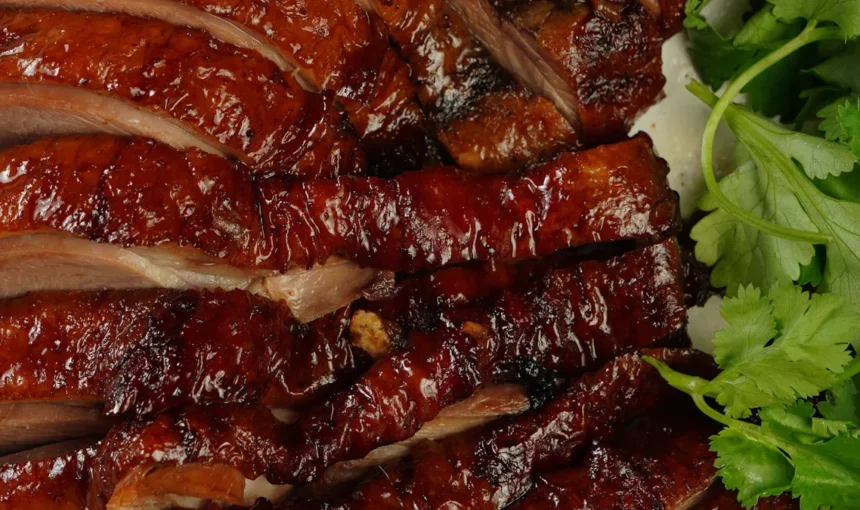 A Guide to Telling Peking Duck and Roast Duck Apart