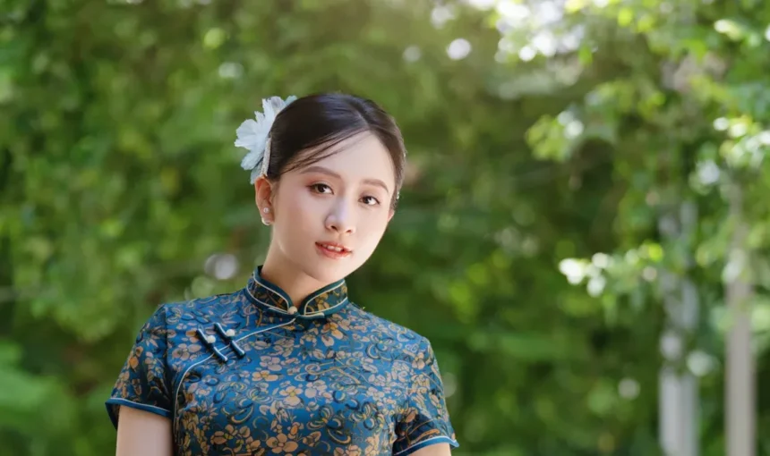Feel Gorgeous Get Shanghai Qipao Photo Shoot Tickets with English