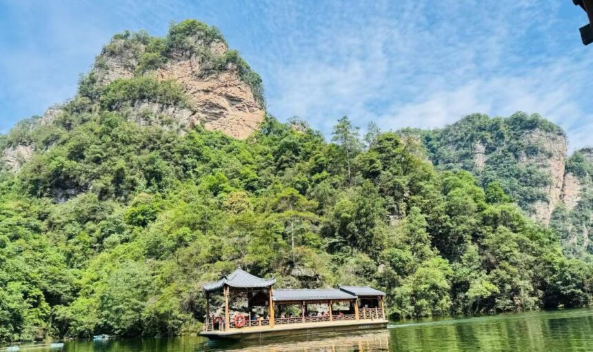 How to Explore Baofeng Lake in Zhangjiajie