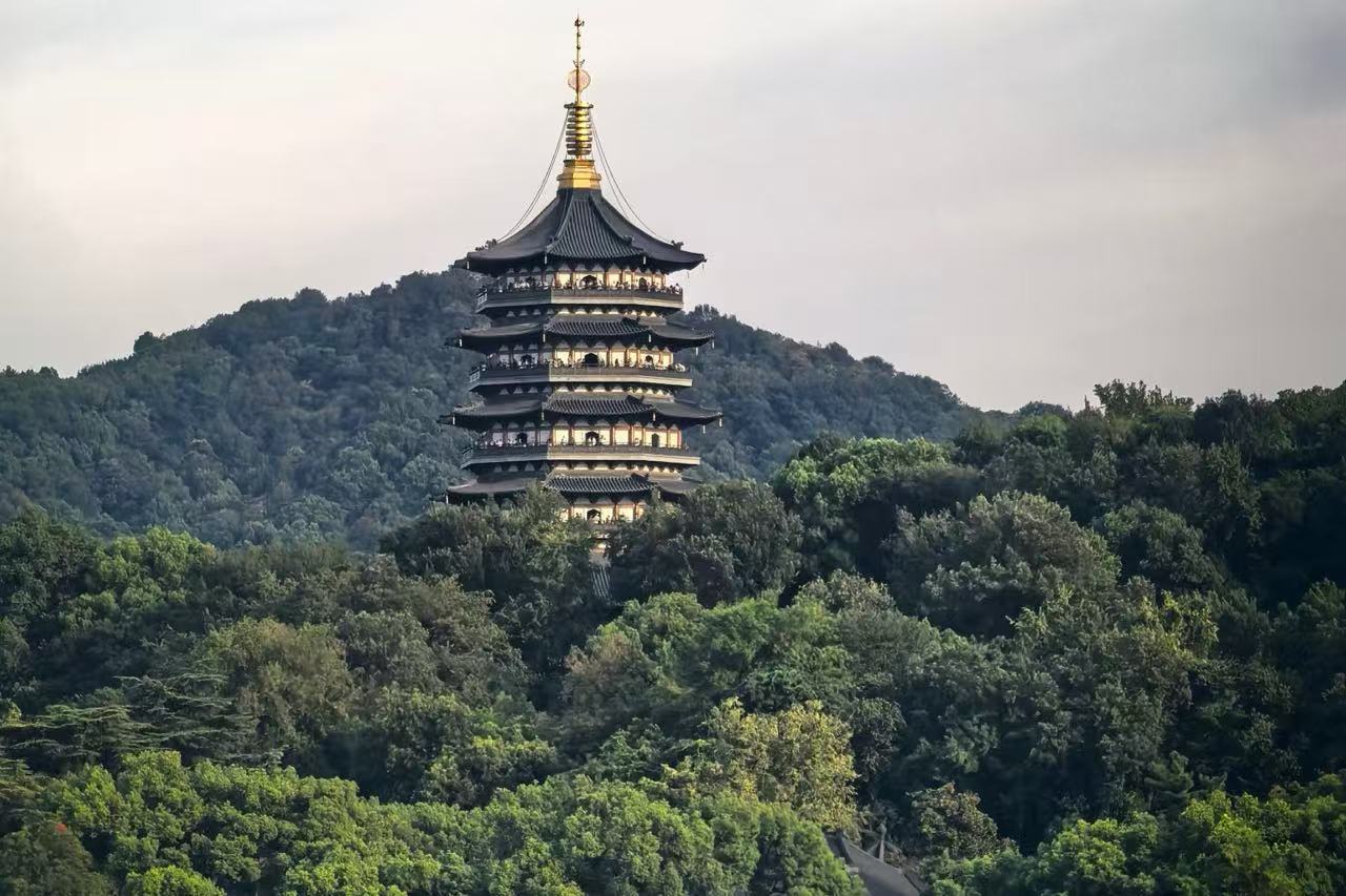 Complete Guide to Visiting Hangzhou's Leifeng Pagoda