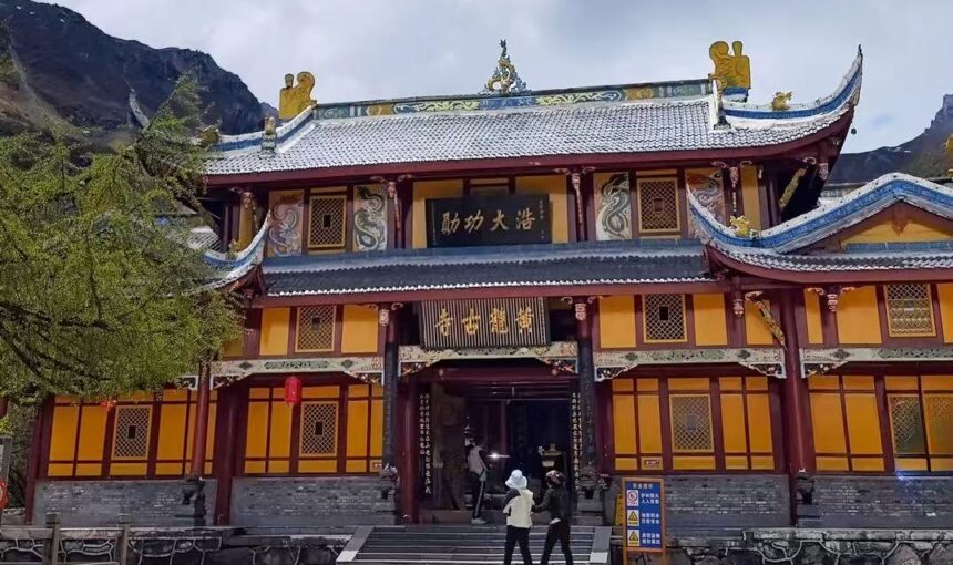 Planning Your Trip to Sichuan Huanglong Temple