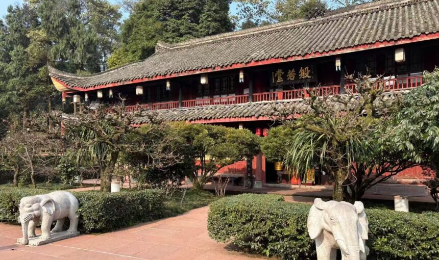 Your Complete Guide to Visiting Wannian Temple in Sichuan