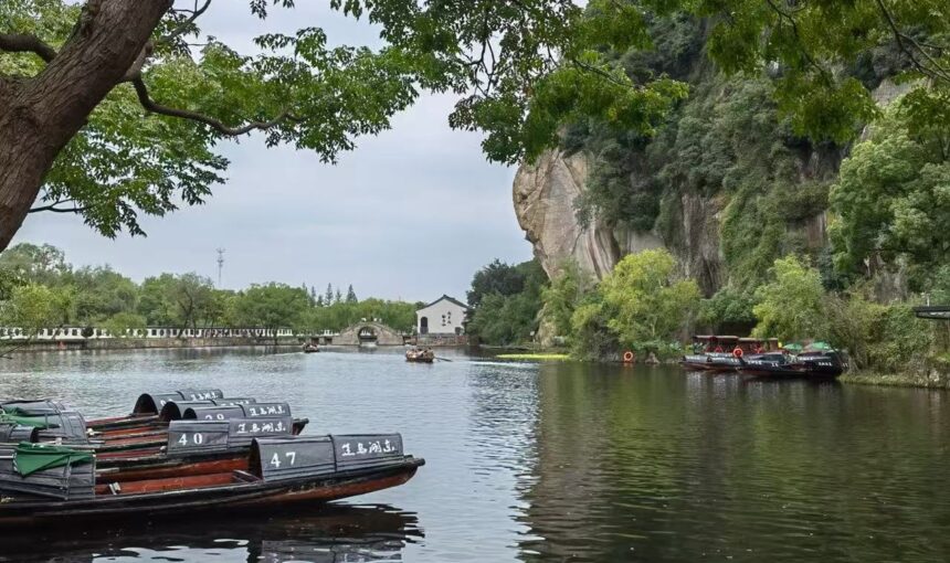 Shaoxing East Lake Guide for First-Time Visitors