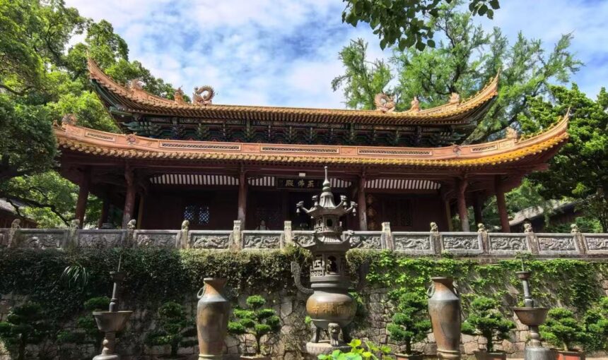 Fayu Temple in Zhoushan How to Plan Your Visit