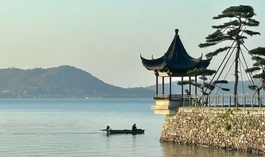 Top Things to Experience at Dongqian Lake in Ningbo