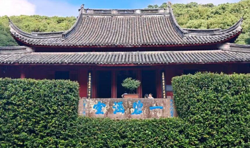 Ningbo Baoguo Temple Travel Guide for First-Time Visitors