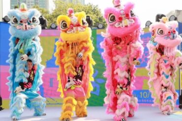 Four colorful lion dance performers on a stage: blue, yellow, pink, and light-pink lions entertaining with dancers inside.𝐆𝐮𝐚𝐧𝐠𝐳𝐡𝐨𝐮 𝐋𝐢𝐨𝐧 𝐃𝐚𝐧𝐜𝐞,𝐂𝐡𝐢𝐧𝐞𝐬𝐞 𝐍𝐞𝐰 𝐘𝐞𝐚𝐫,Guangdong,Chinatravel