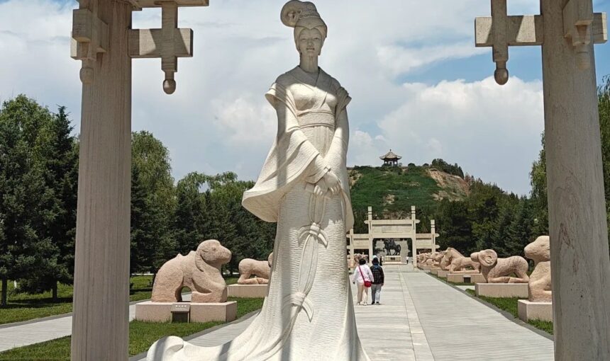 What to Know Before Visiting Zhaojun Tomb