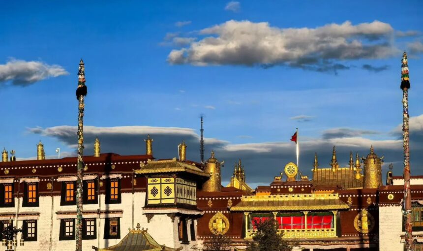 A Traveler’s Guide to Exploring Jokhang Temple in Lhasa