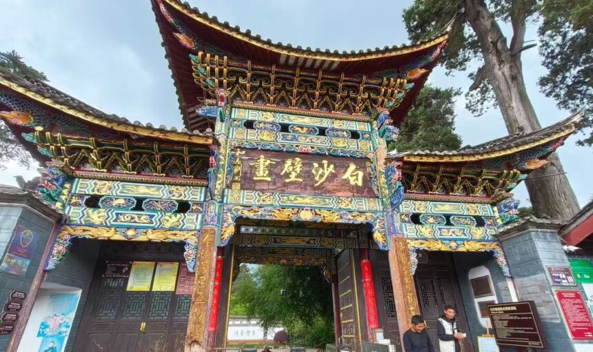 How to Visit Baisha Village and See the Famous Murals