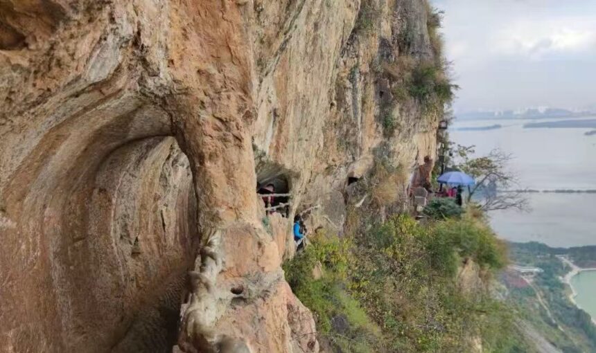 Exploring Western Hills and Dragon Gate in Kunming for the First Time