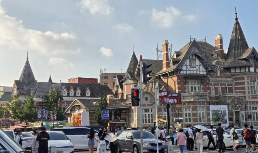 What to See and Do at Dalian Russian Street and Zhongshan Square