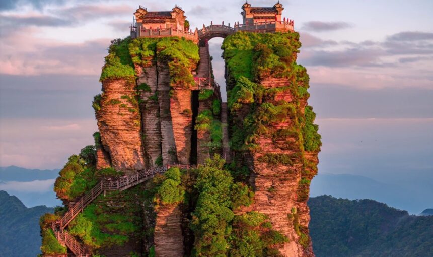 Fanjing Mountain Travel Guide: Attractions, Hiking, and Local Insights