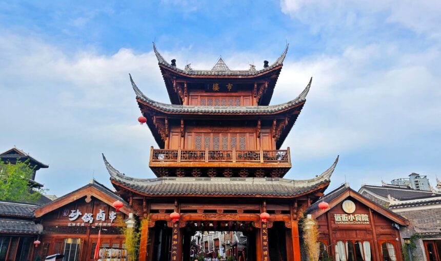 Exploring Zhongnanmen Tourism Scenic Area in Tongren for an Unforgettable Experience