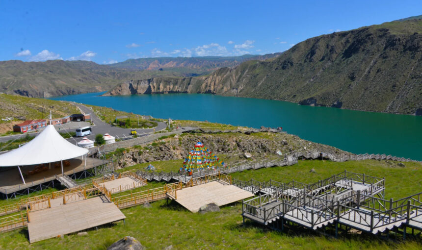 Longyangxia Scenic Spot Guide for First-Time Visitors