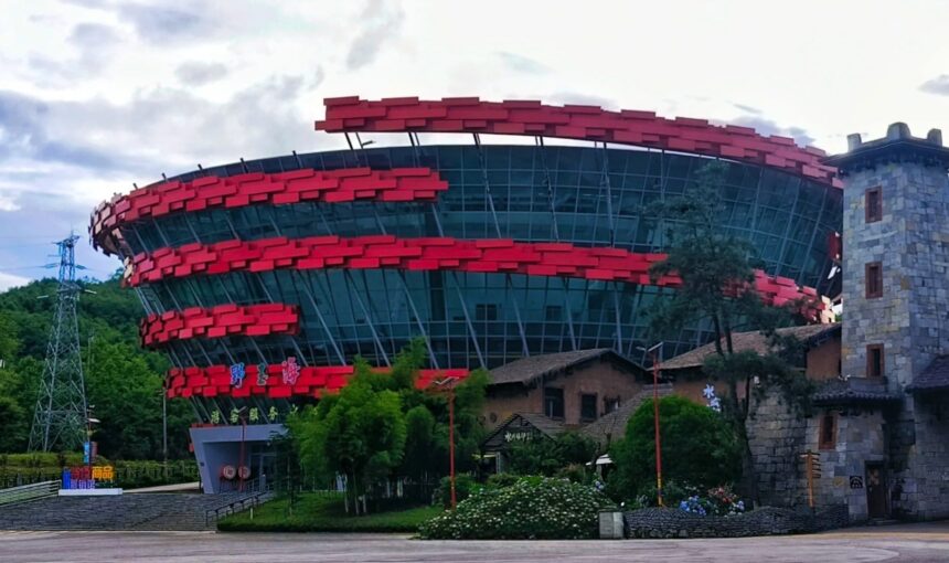 Explore Liupanshui Yeyuhai Tourist Resort for Nature and Culture