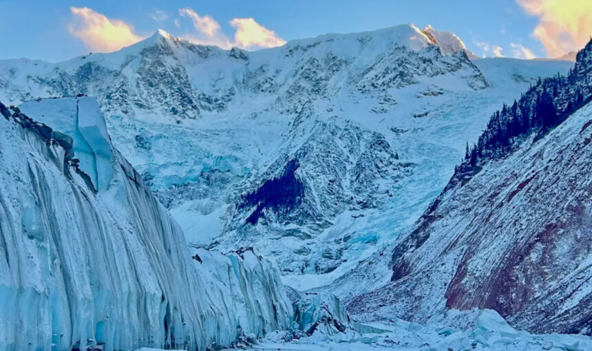 Midui Glacier Attractions and Hiking Guide