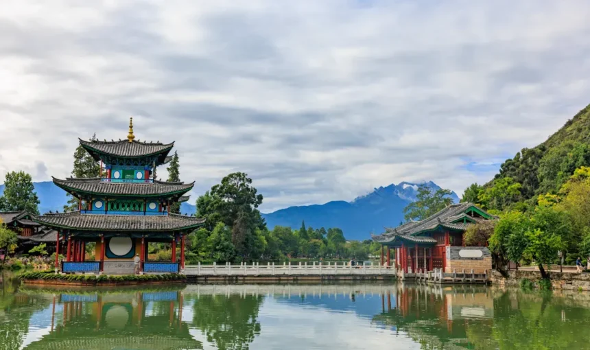 How to Visit Lijiang Black Dragon Pool with Essential Tips