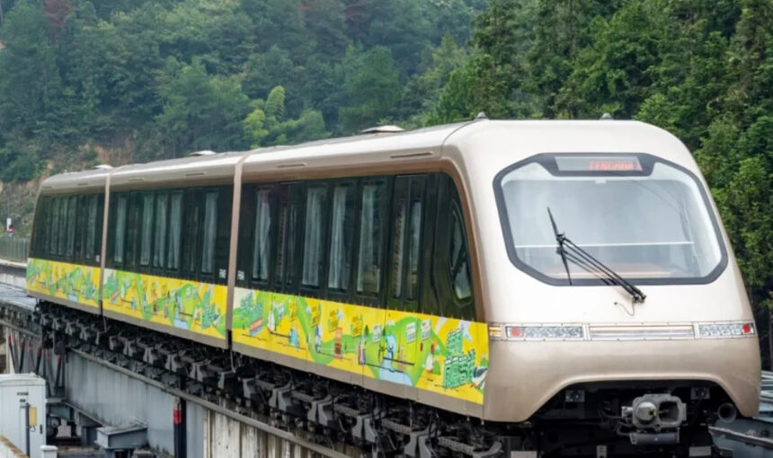 How to Travel from Fenghuanggucheng Railway Station to Fenghuang Ancient Town