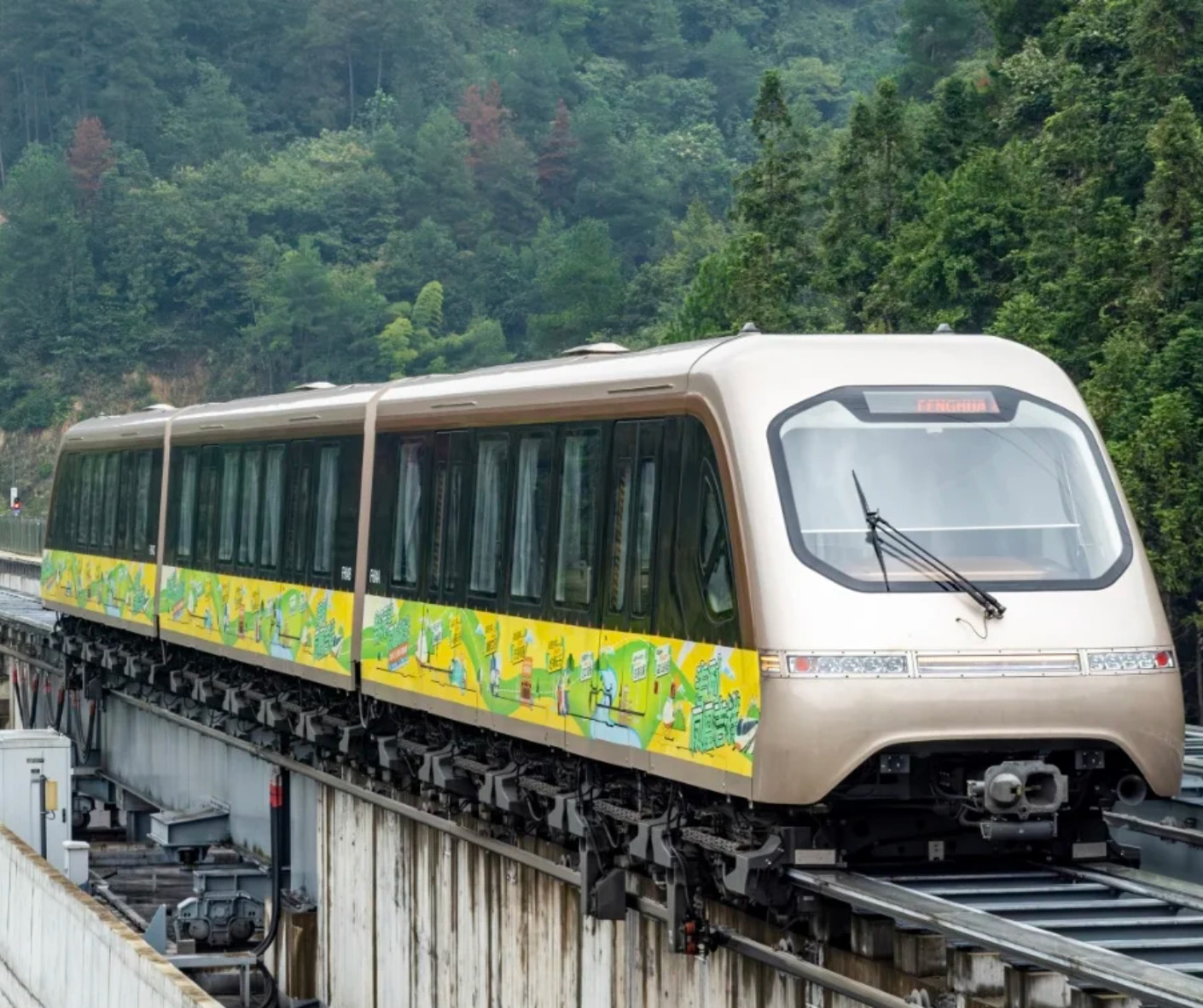 How to Travel from Fenghuanggucheng Railway Station to Fenghuang Ancient Town