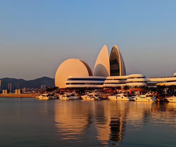 Lovers’ Road Seaside Promenade,Zhuhai,Chinatravel Sunset view of Valencia's City of Arts and Sciences with calm harbor and moored boats.