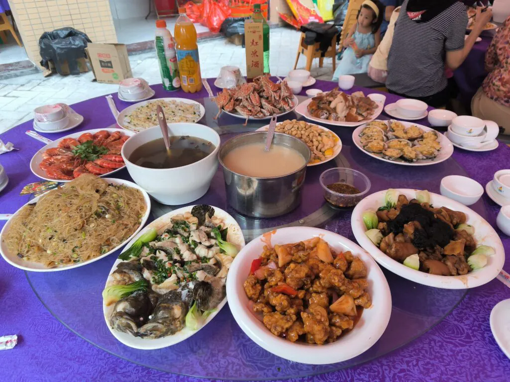 Chinese Dining Culture with Rounded Table
