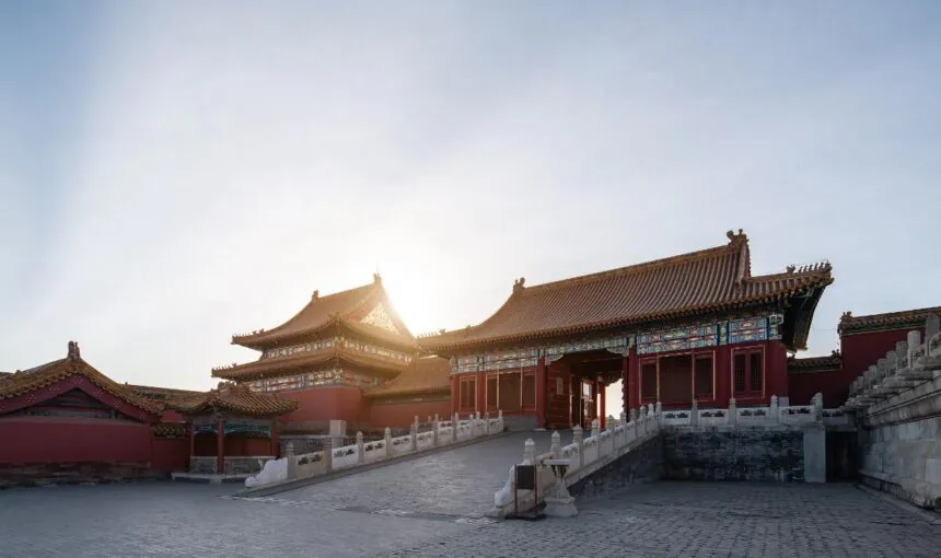 The first time for foreigners to visit the Forbidden City