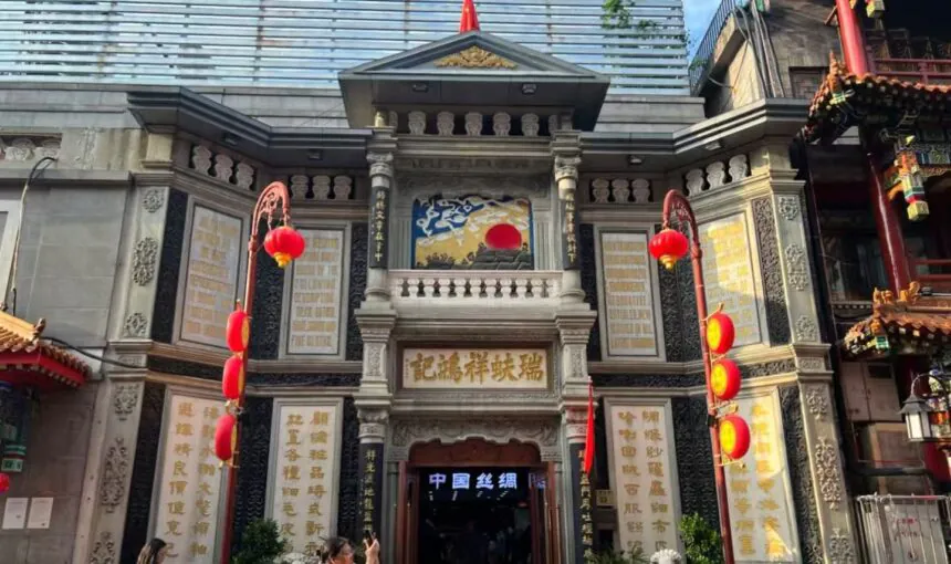 How to Experience Dashilan Hutong Like a Local in Beijing