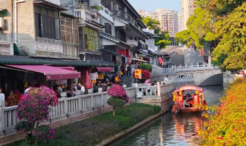 A Traveler’s Handbook for Guangzhou Lychee Bay Water Town