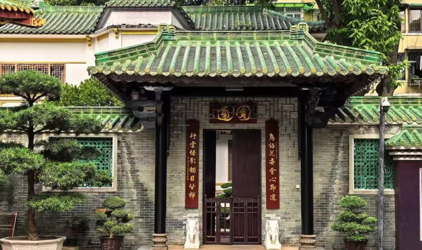 Exploring the Temple of the Six Banyan Trees in Guangzhou Made Easy