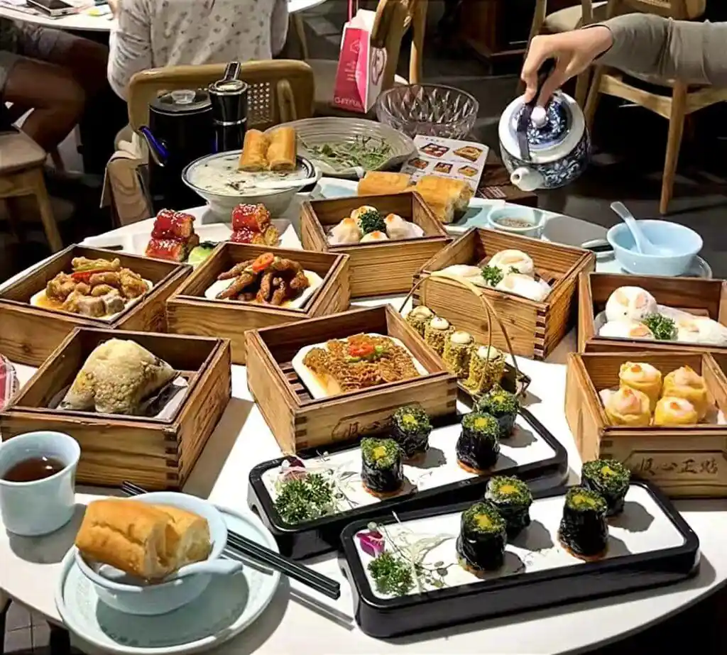 One-Day Guangzhou Tour: Historical Landmarks & Cantonese Delicacies