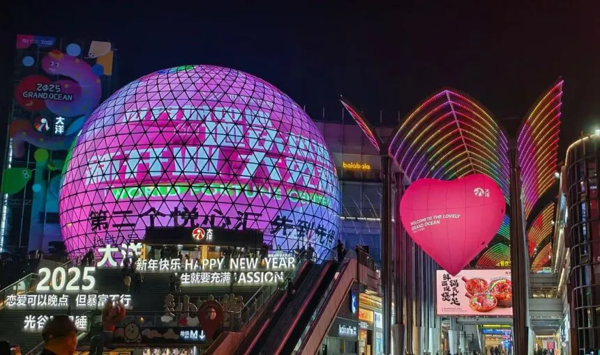 Shopping and Snack Streets to Visit in Wuhan Optics Valley