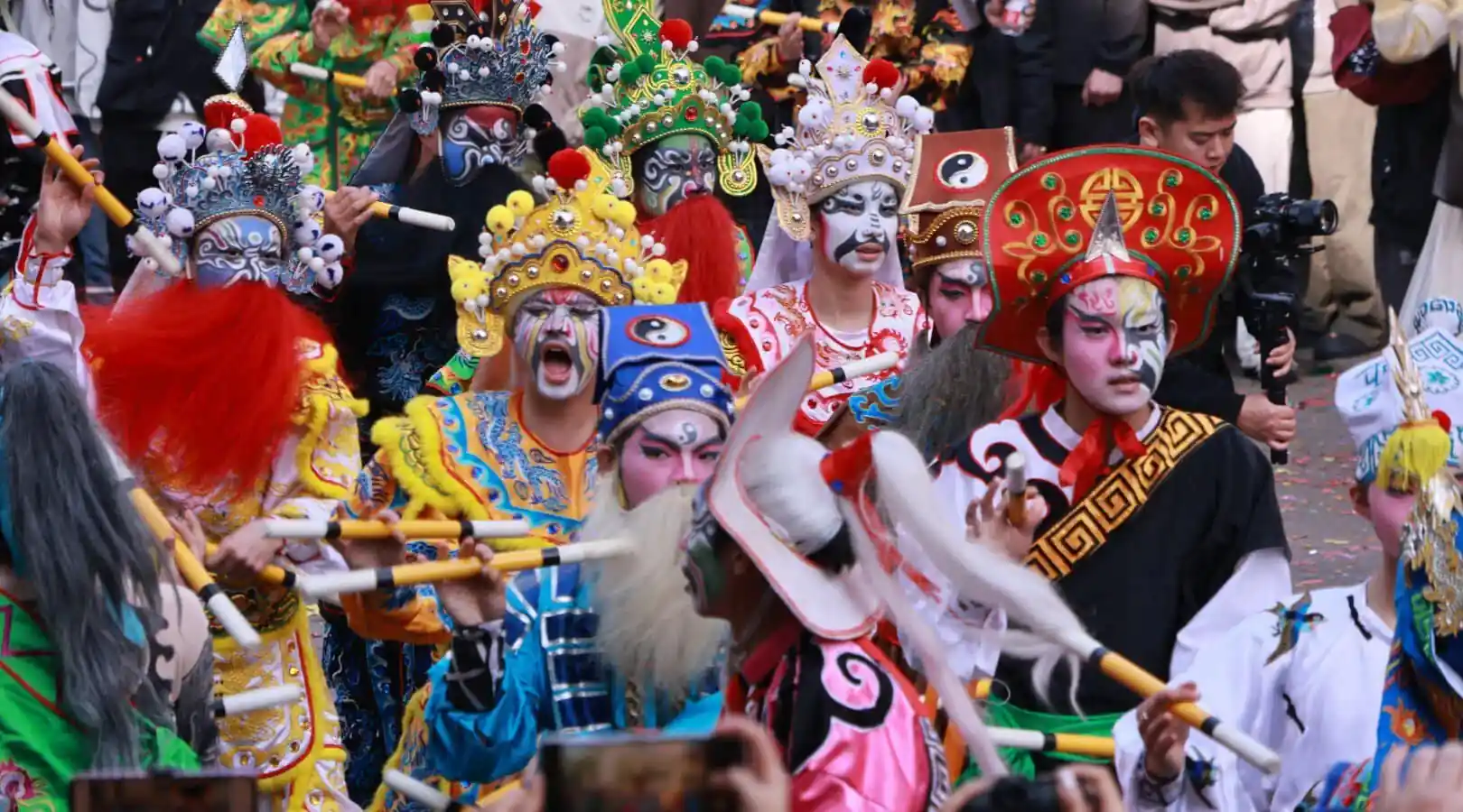Group of performers in ornate Chinese opera costumes and masks, holding yellow and white sticks at a festival.𝐂𝐡𝐚𝐨𝐬𝐡𝐚𝐧 𝐂𝐡𝐢𝐧𝐞𝐬𝐞 𝐍𝐞𝐰 𝐘𝐞𝐚𝐫,Guangdong,Chinatravel