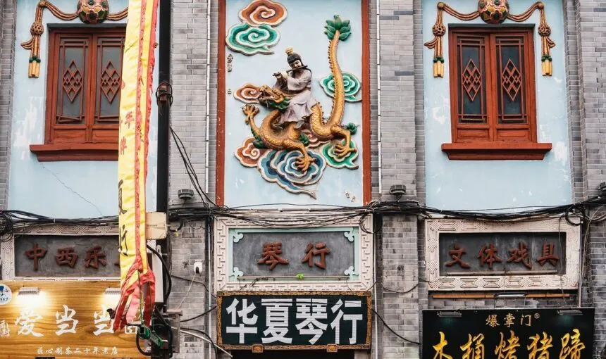 Experience Local Culture at Kaifeng Bookstore Street