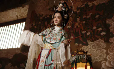 Hanfu,Datong,Chinatravel A woman dressed in traditional Hanfu at Datong Grottoes, China.